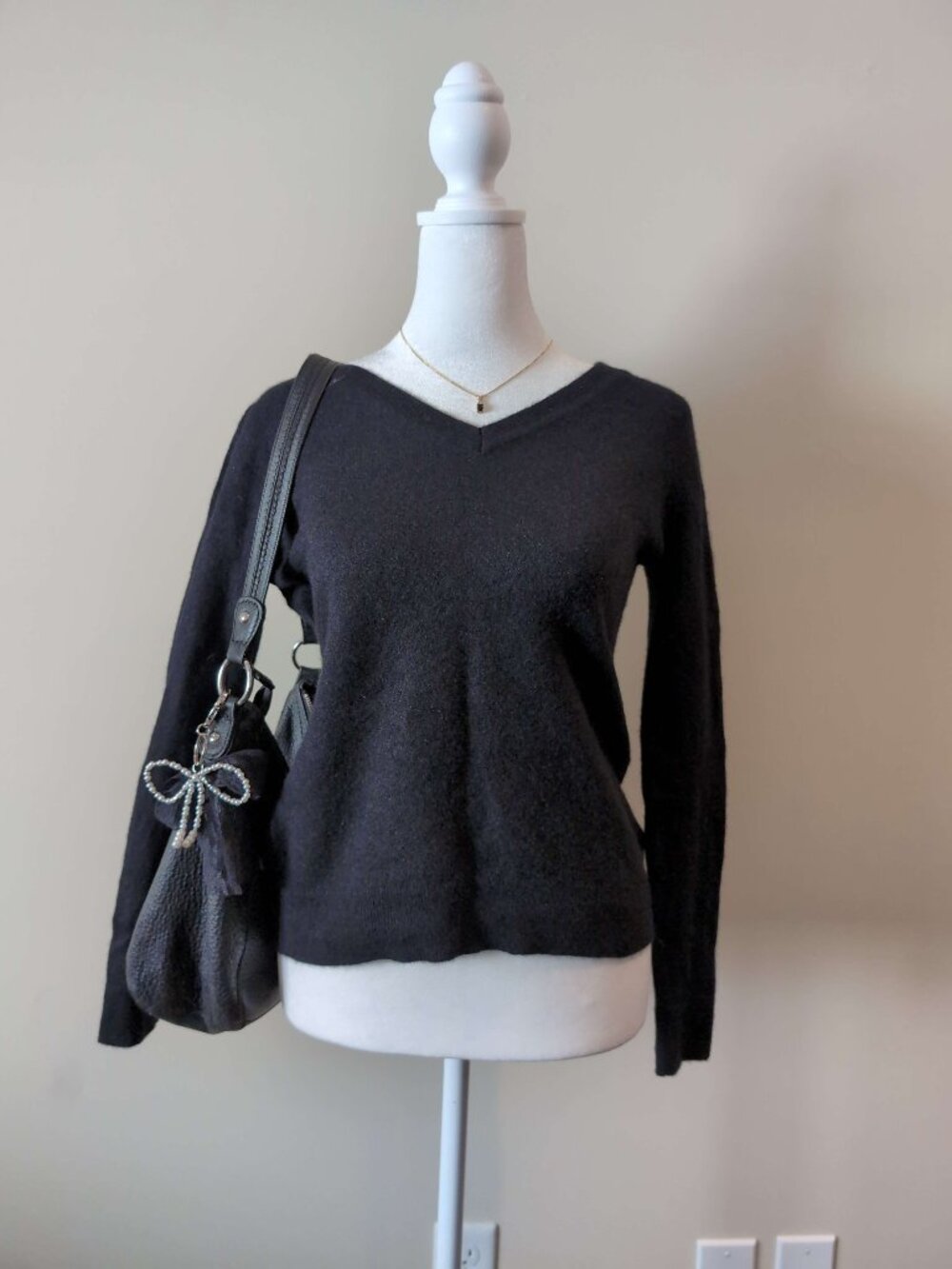 Black 100% Cashmere V-Neck Sweater